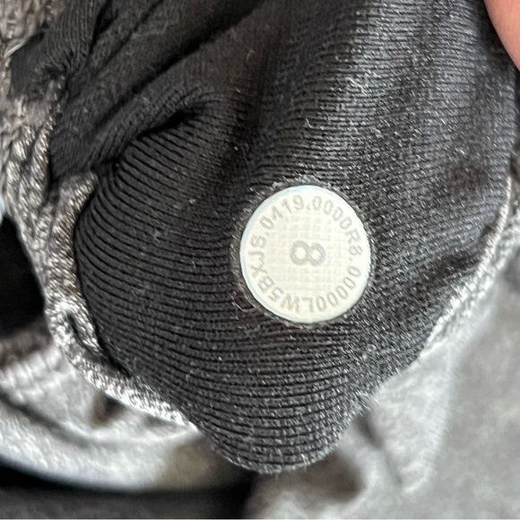 Like new size 8, 28” lululemon leggings in grey. Wunder under luxstreme - Picture 3 of 9